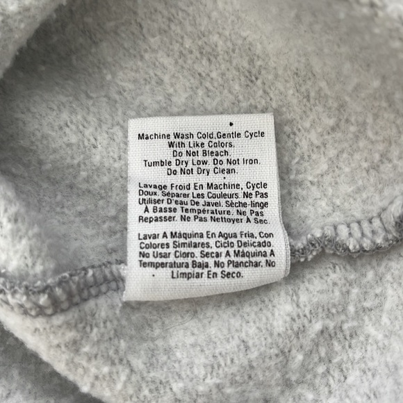 DKNY USA Sweater Size Small. Good condition. - Picture 6 of 7